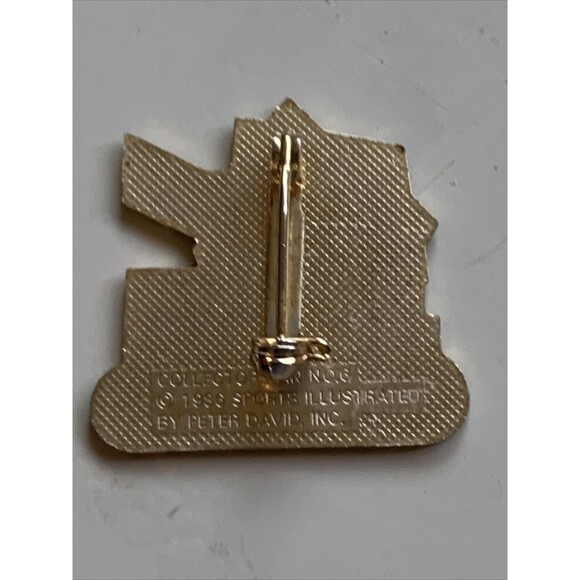 1986 Super Bowl XXI SPORTS ILLUSTRATED Rose Logo Pin Da Bears 46-10 over Pats - Picture 3 of 3